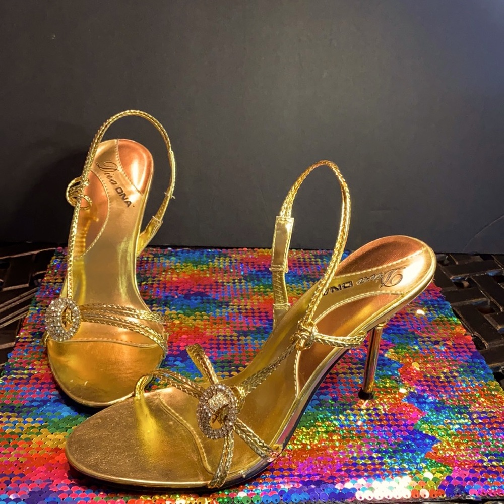 DIVA DNA GOLD HEELS NEW WITH OUT BOX